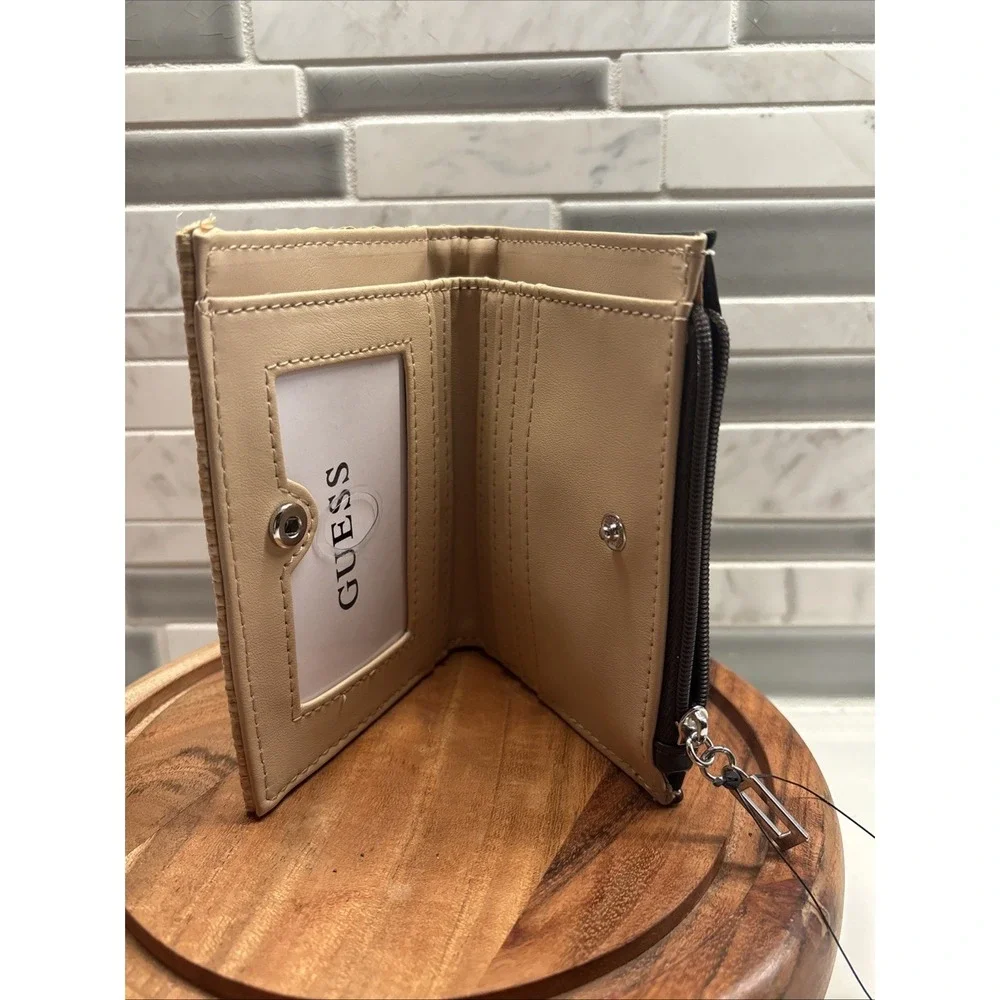 GUESS Wells SLG Snap ID Wallet Natural Woven Straw .Y2K. BOHO.FESTIVAL.NWT.Chic